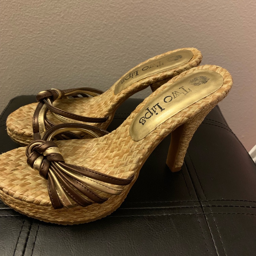 Two lips heels
